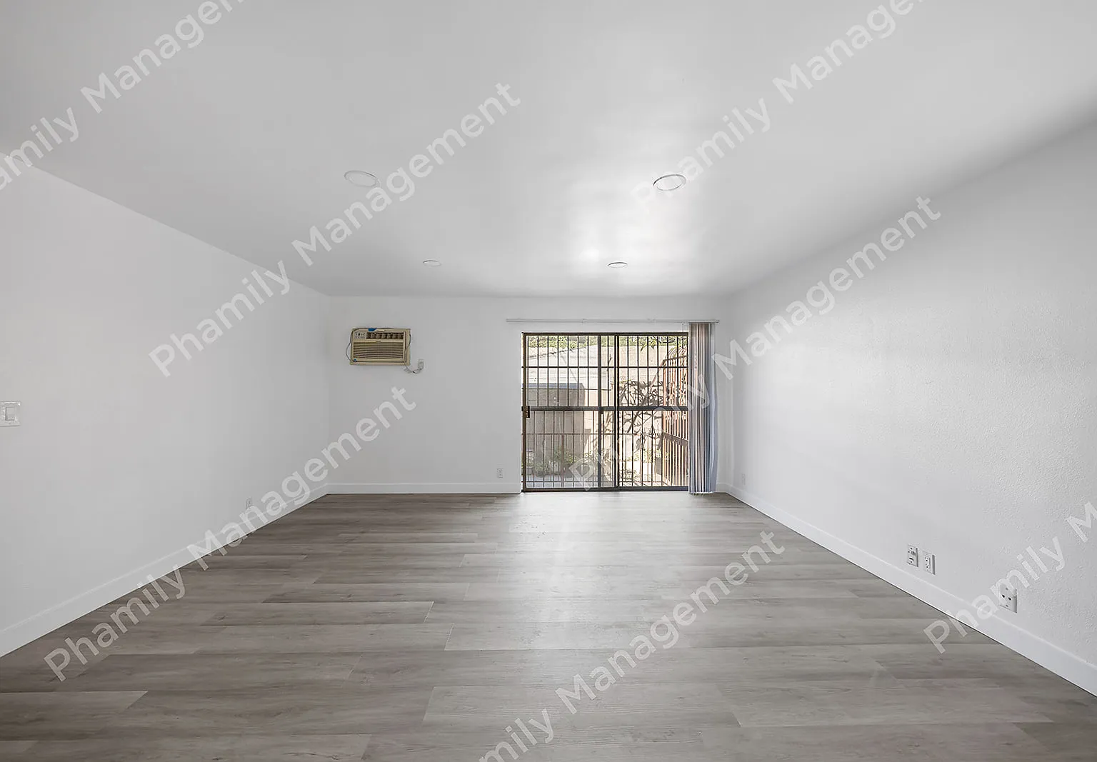 1015 Doyle Pl — Photo 2