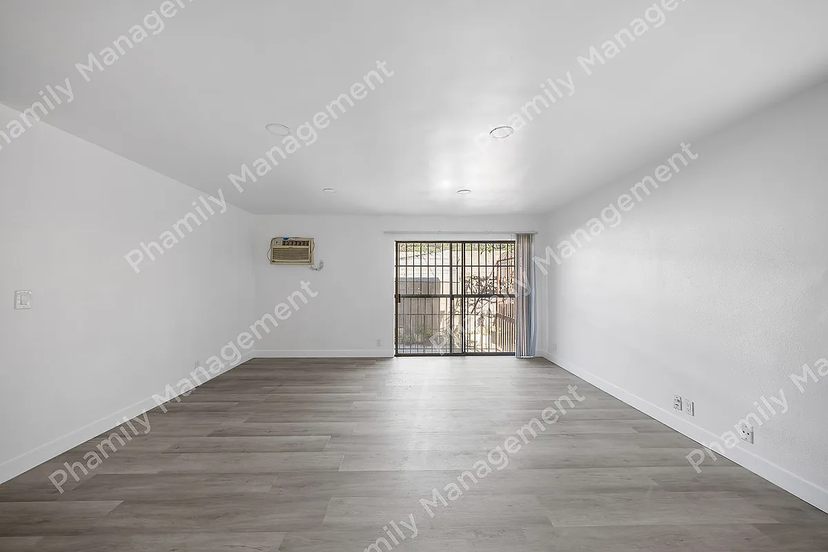 Building Photo - 1015 Doyle Pl #4