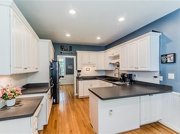2nd image of 5886 Akers Ln