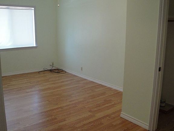 5th image of 306 Bolton Ave