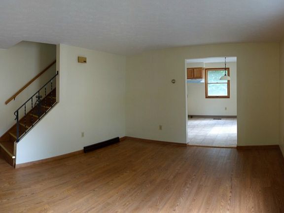 3rd image of 7481-7485 Seymour St NW