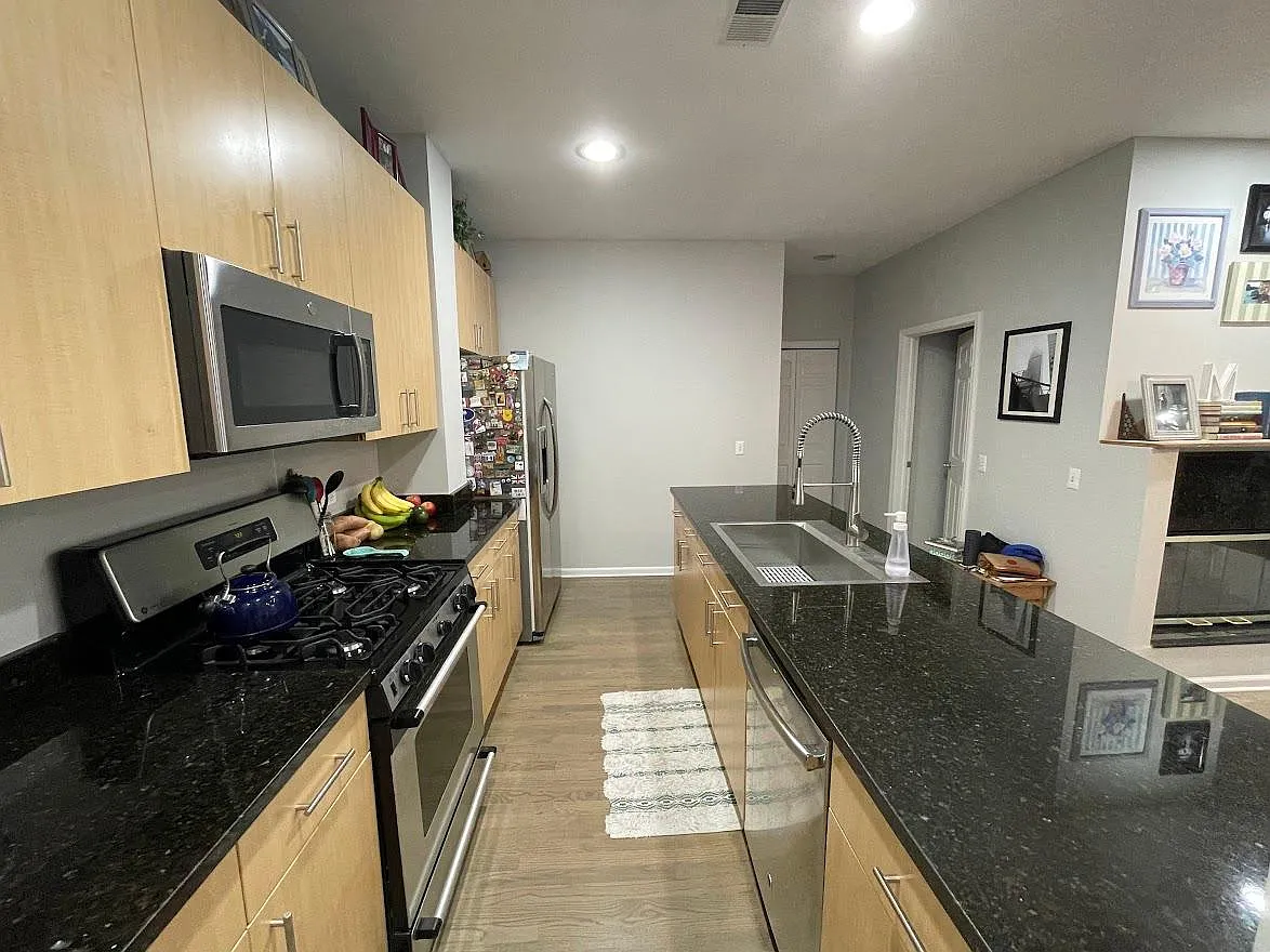 2 bed, 1368 sqft, $3,600 — Photo 1