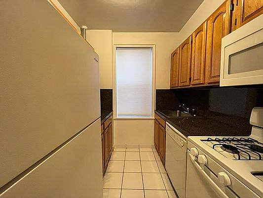 5th image of 3300 Netherland Ave APT 1L