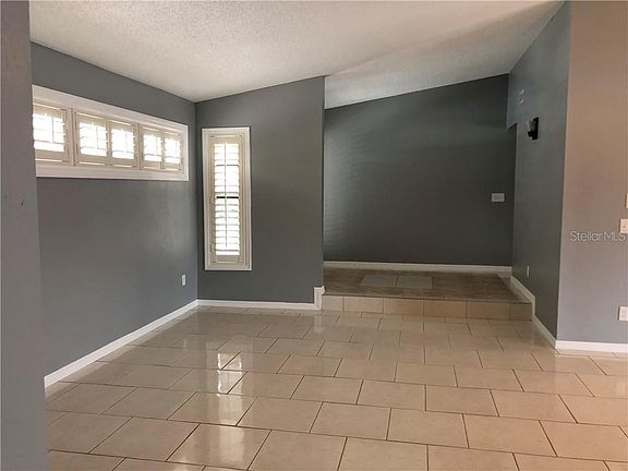 4th image of 82 Woodside Dr