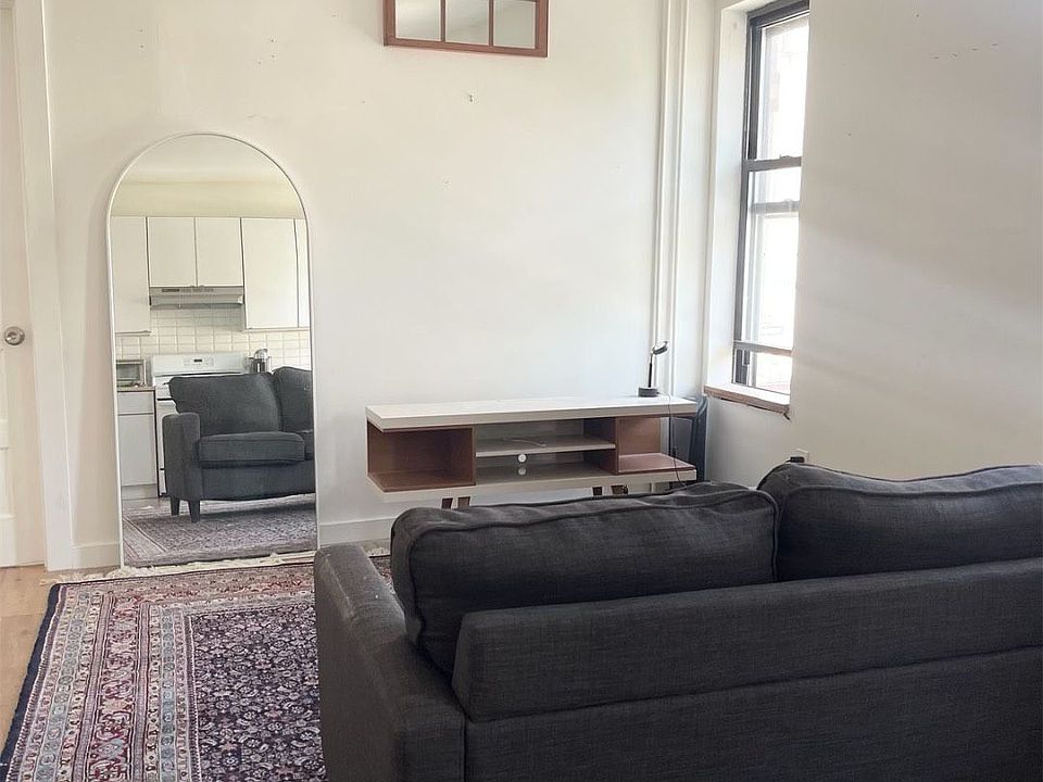 1st image of 804 Woodward Ave #2