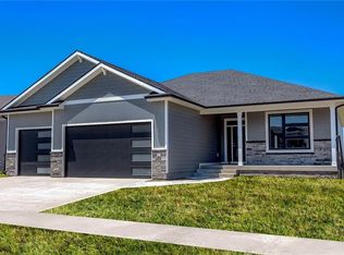 29 SE Pembrooke Ln, Waukee, IA 50263