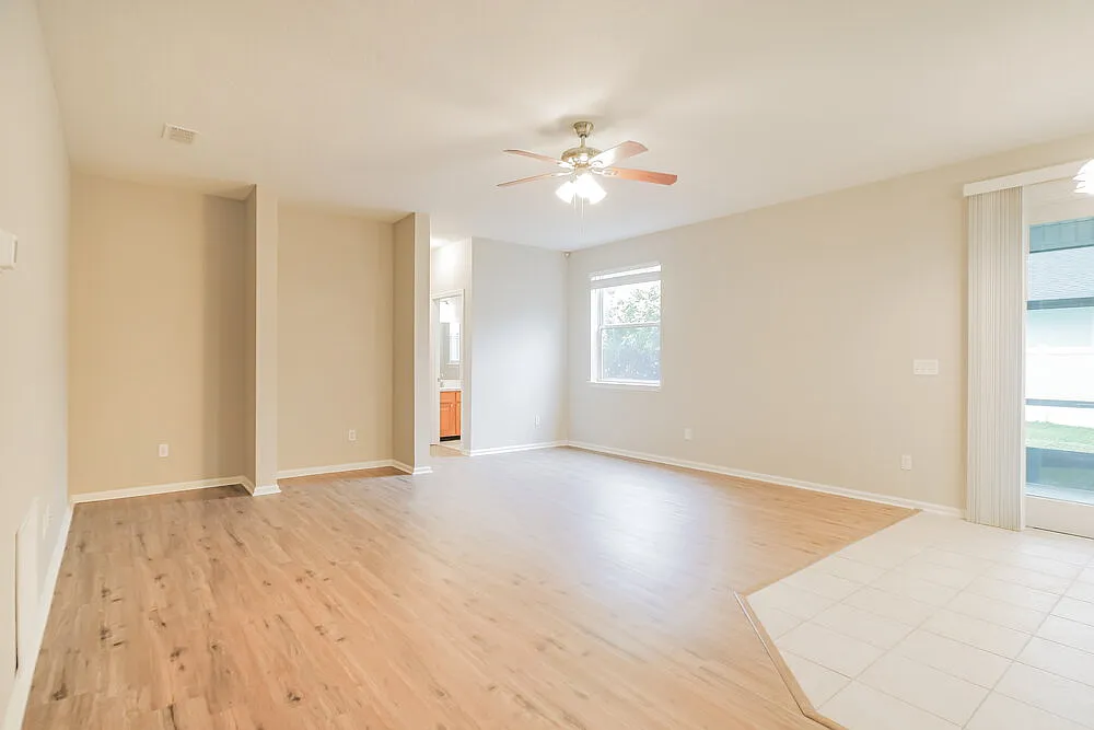 4 bed, 2.5 bath, 2479 sqft, $3,270 — Photo 4