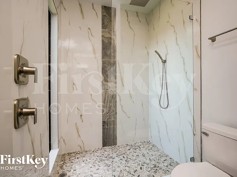 1131 NE 2nd Place Cpe — Photo 10
