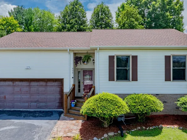 606 Steeplechase Dr, Johnson City, TN 37601