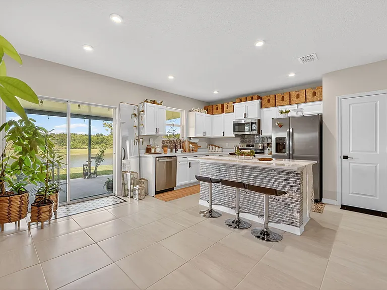 3518 Carriage Pointe Cir — Photo 1