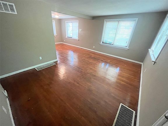 2nd image of 8620 Belhaven Dr