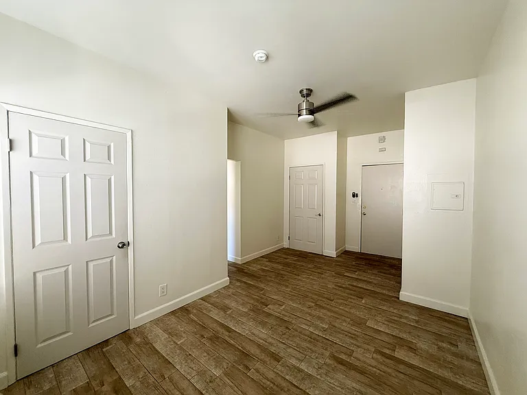Marengo Apartments — Photo 8