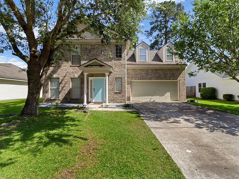 231 Parkview Ct — Photo 1