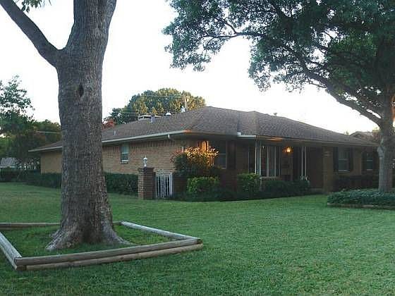 1st image of 8354 Londonderry Ln