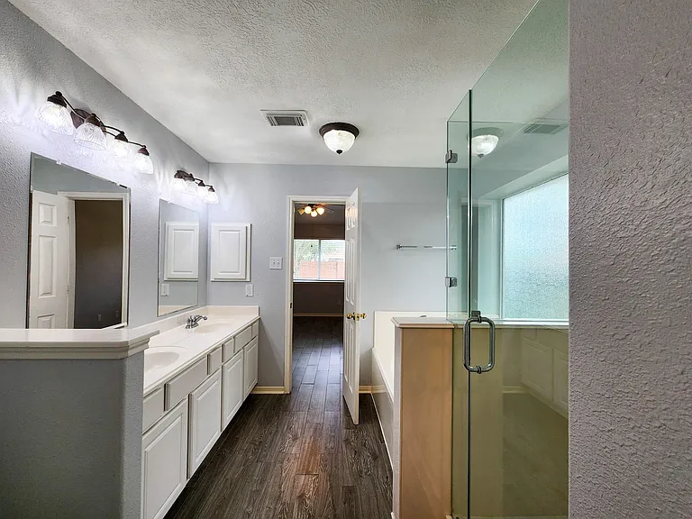 11902 White Water Bay Dr — Photo 23