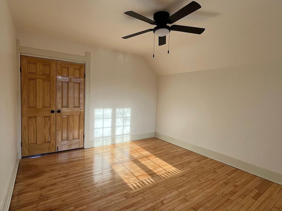 UPPER UNIT Primary Bedroom **This listing is for the LOWER UNIT. Units are nearly identical. Lower Unit Photos coming soon.**