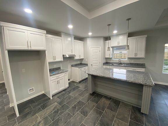 4th image of 2900 Zeb Dr
