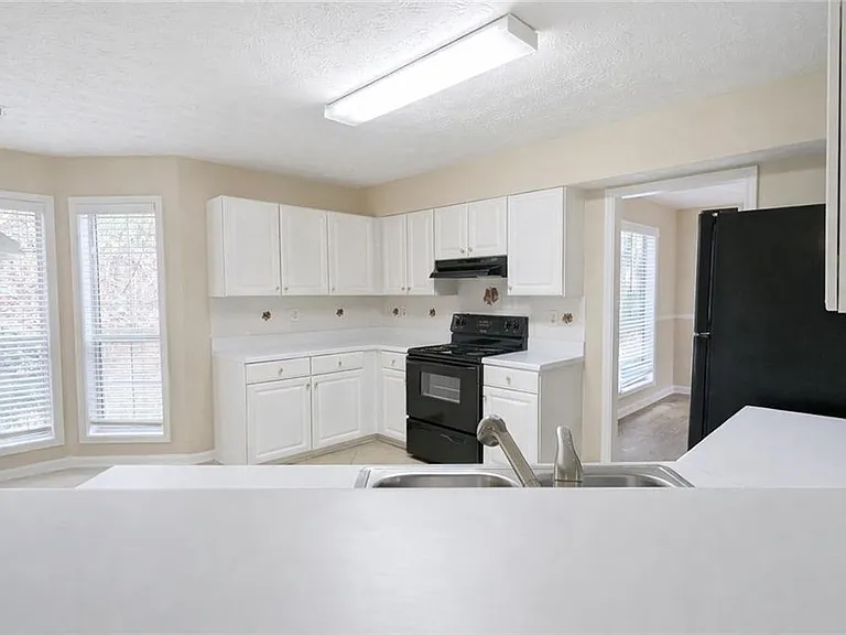 710 Suwanee Lakes Cir — Photo 12