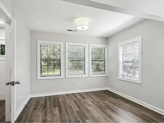3 bed, 3.0 bath, 1298 sqft, $2,100 — Photo 3