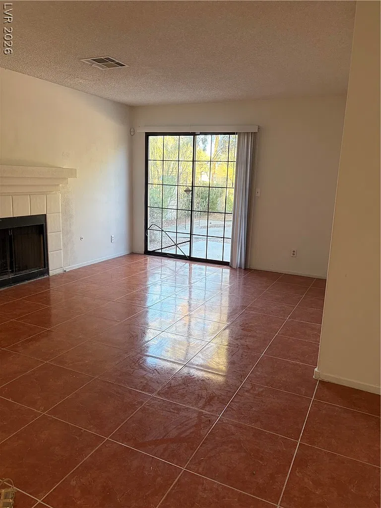3 bed, 2.5 bath, 1332 sqft, $2,195 — Photo 4