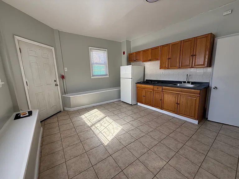 1727 Bridge St #1 — Photo 1