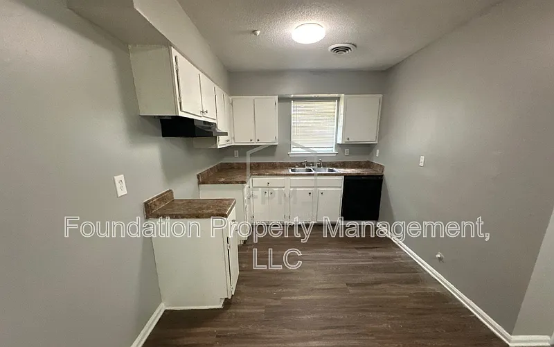3 bed, 1.0 bath, 1115 sqft, $995 — Photo 3