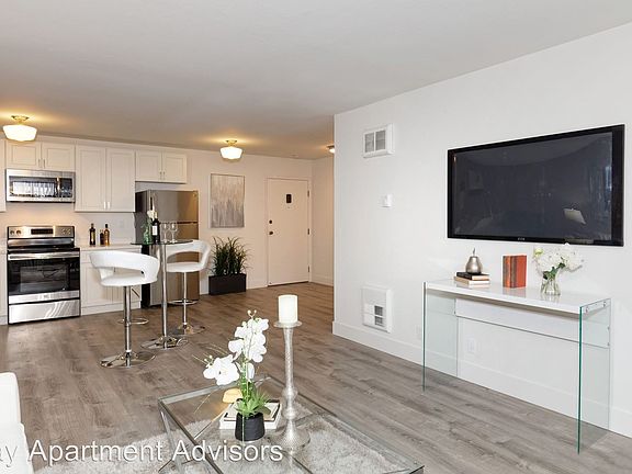 4th image of 355 Estabrook St APT 302