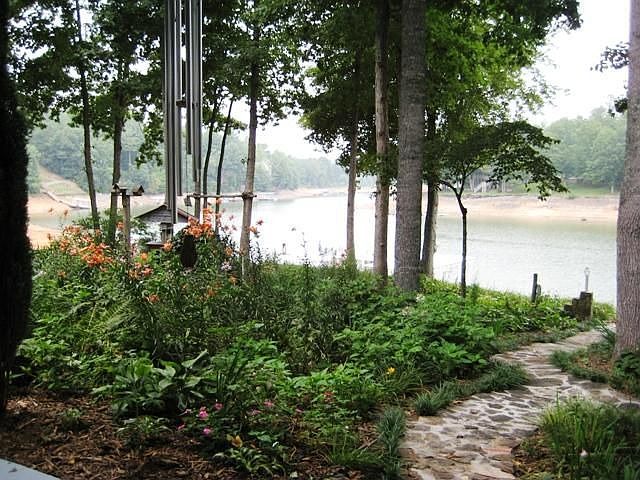 2nd image of 390 Pauline Ln