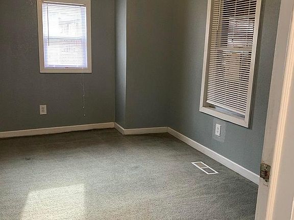 4th image of 2933 Spruce Ave