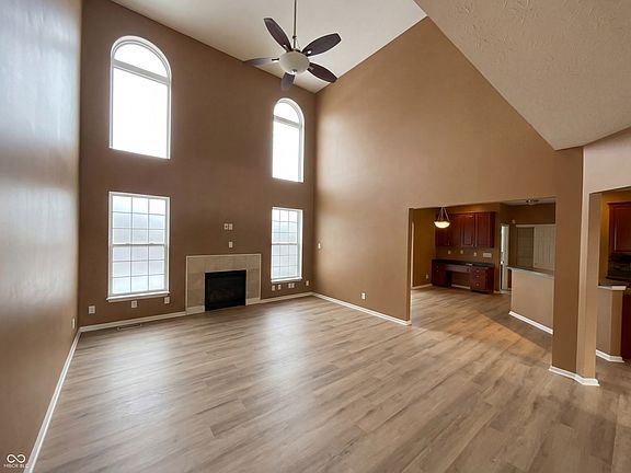 3rd image of 2131 Foxglove Dr