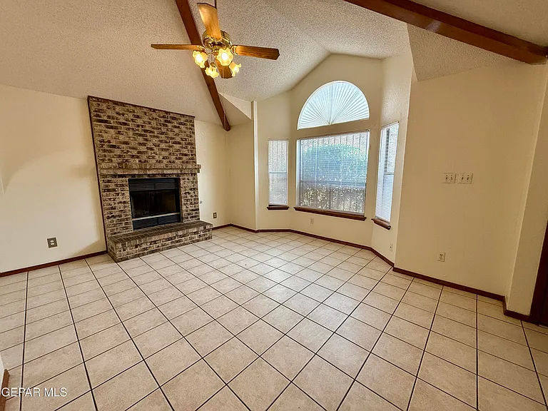 764 Colchester Dr — Photo 4