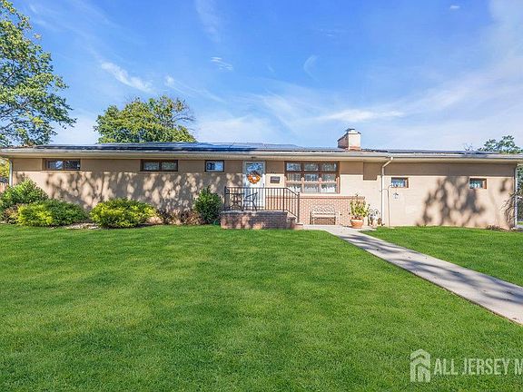 3rd image of 531 Chestnut St