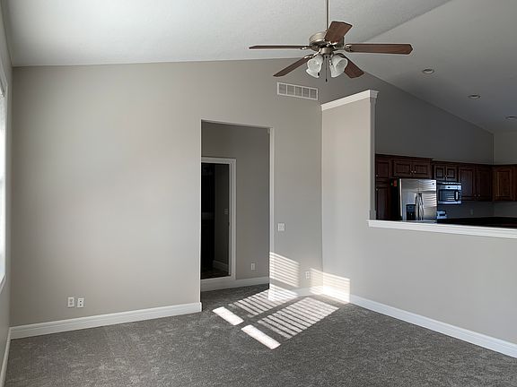 4th image of 400 Stone Grove Dr