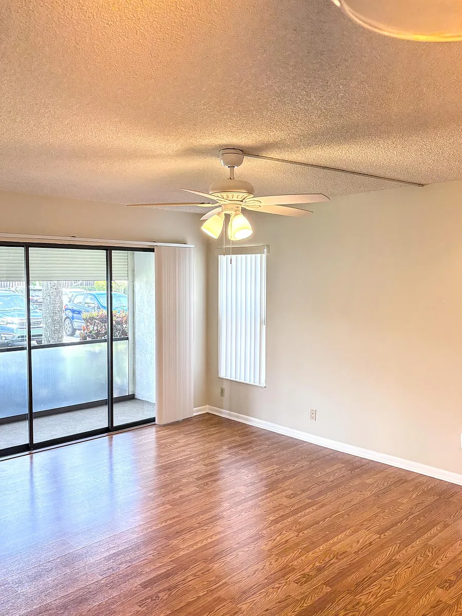 Building Photo - 822 Sky Pine Way #C1