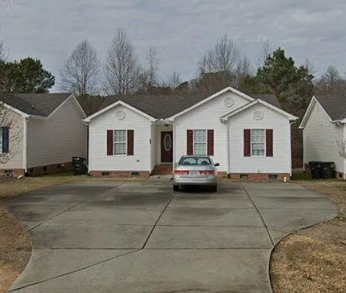 4 bed, 1272 sqft, $1,895 — Photo 1