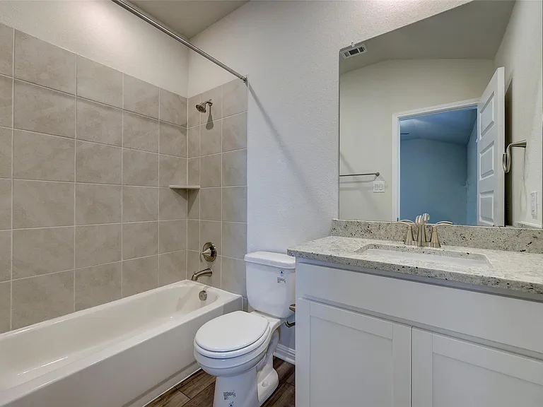 201 Fairmeadow Downs Dr — Photo 15