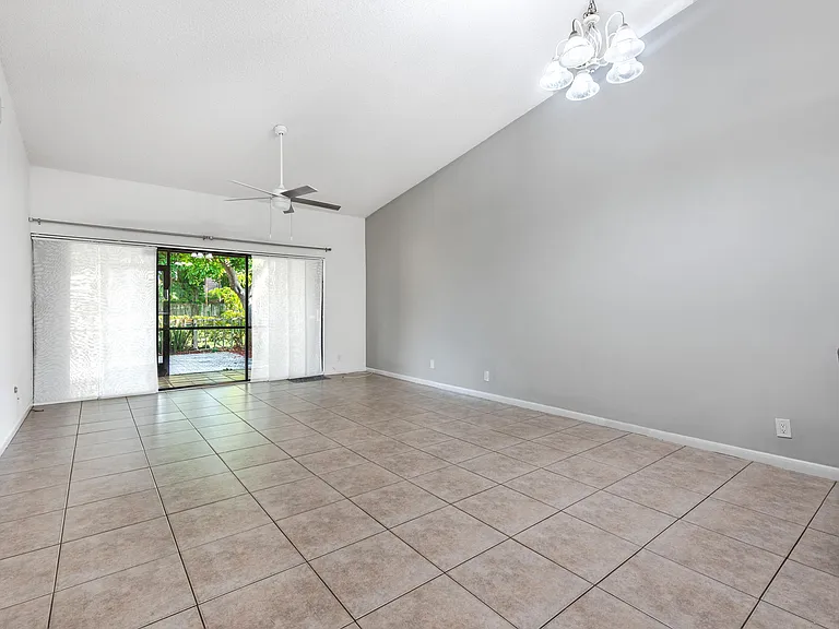1013 NW 53rd St — Photo 16