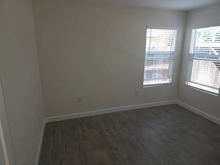 217 E Morningside St #A — Photo 10