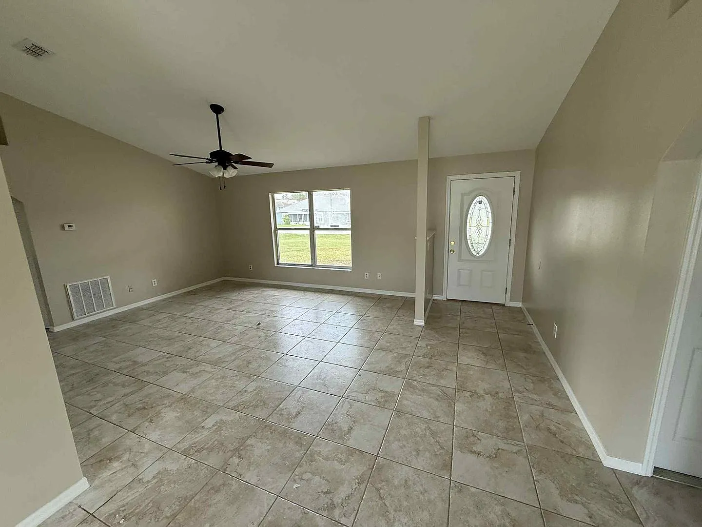 3/2/2 Beautiful Home with Spacious Backyard in Southeast Ocala — Photo 3
