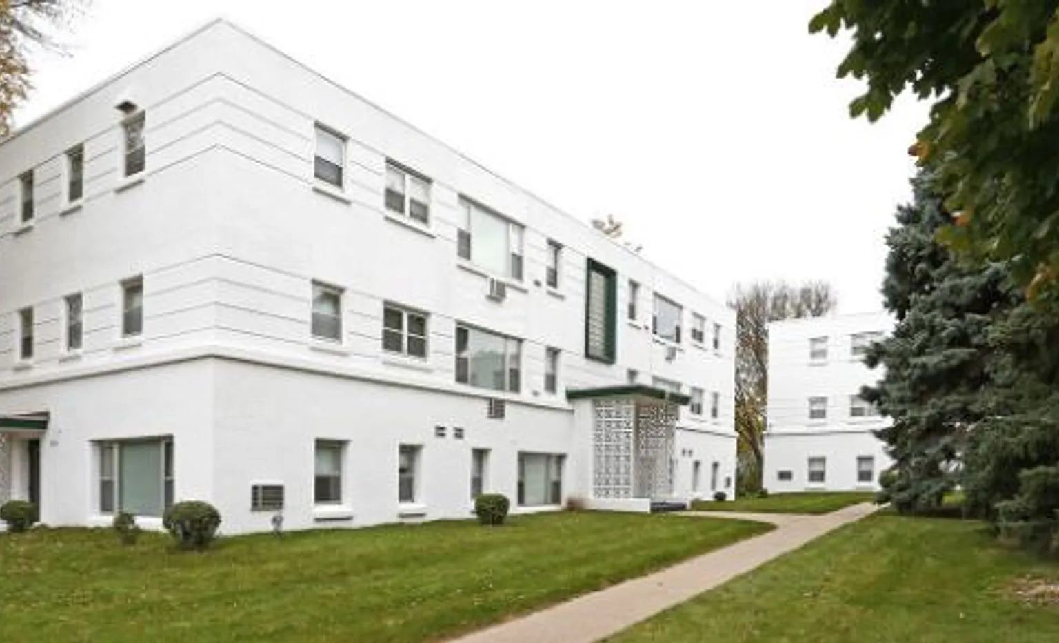 Welcome to Kenwood Manor Apartments Tucked Away in the Heart of Sioux Falls — Photo 1