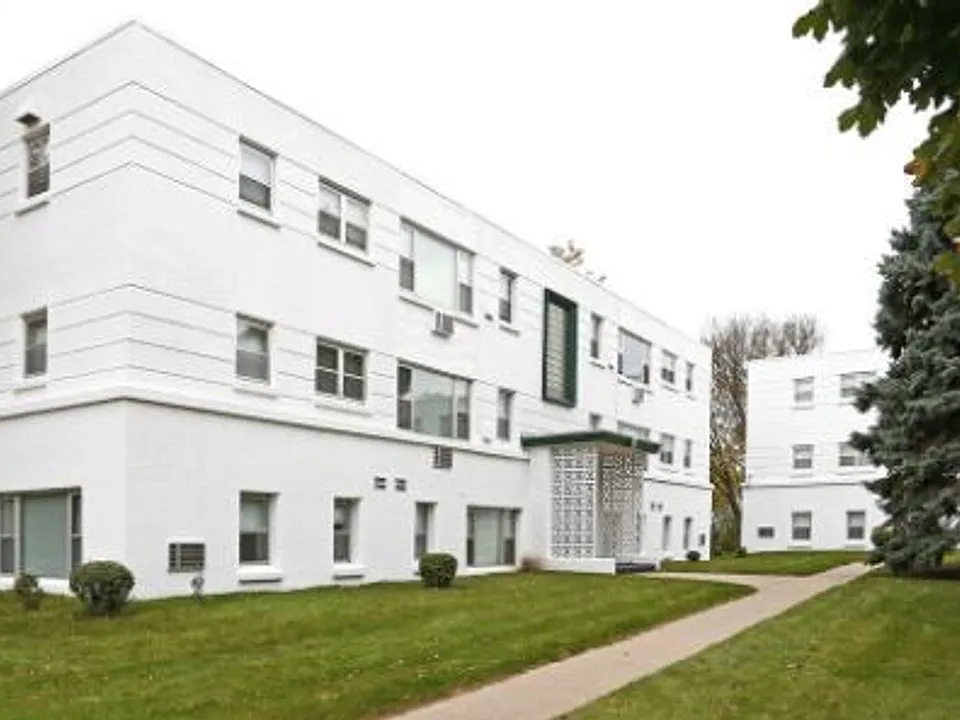 Welcome to Kenwood Manor Apartments Tucked Away in the Heart of Sioux Falls