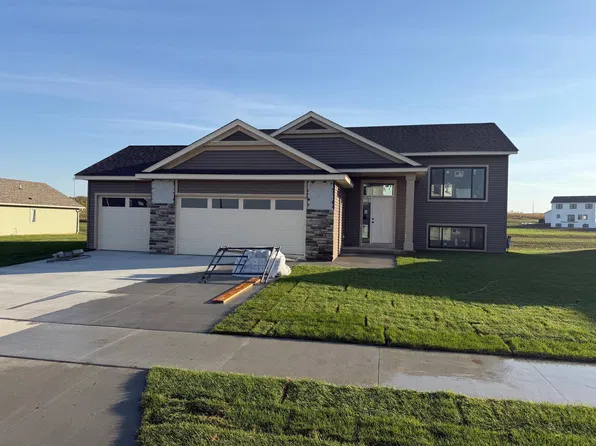 2219 Elk Run Dr SE, Pine Island, MN 55963