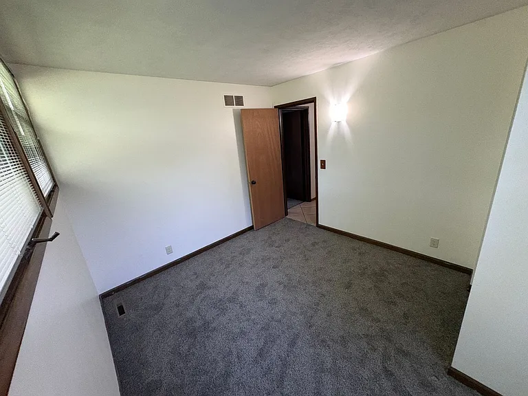 1300 Eastridge Dr — Photo 14