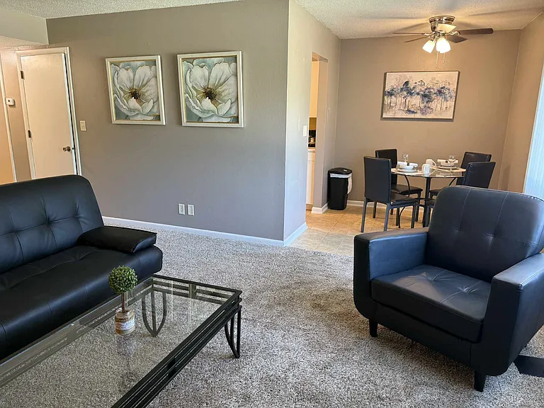 2737 O Ave NW #1 — Photo 2
