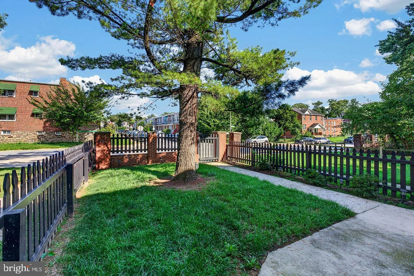 4 bed, 3.5 bath, 2814 sqft, $4,200 — Photo 3