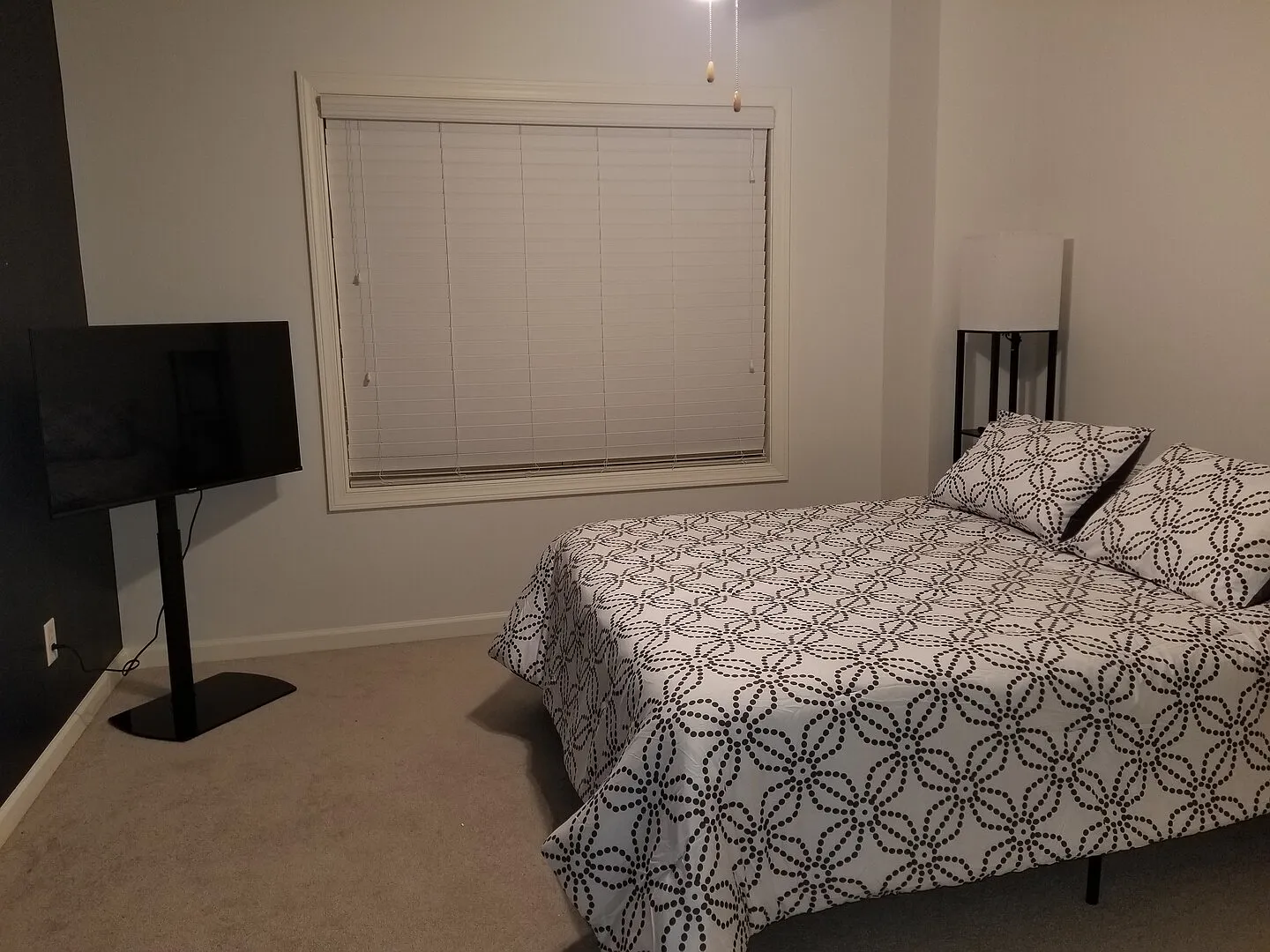 Modern cozy home away from home — Photo 2