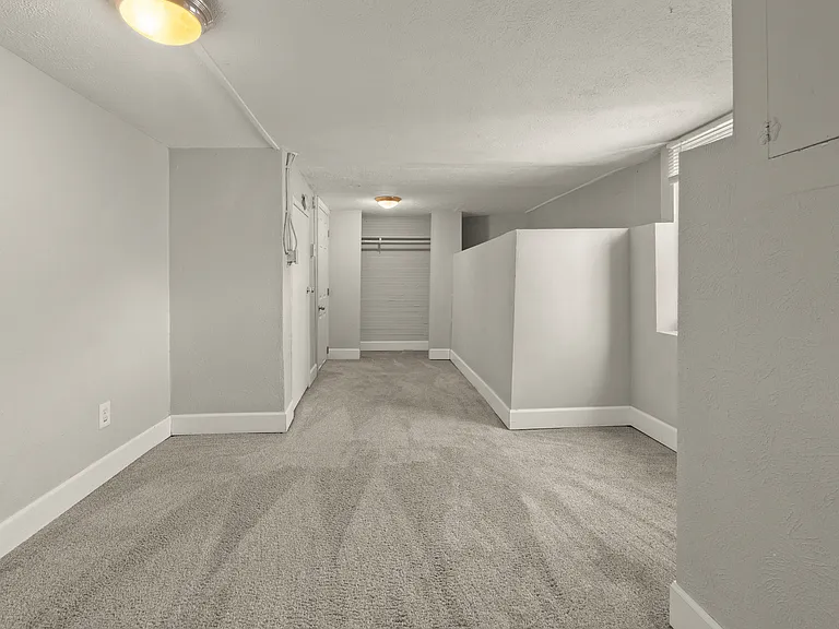 202 N Hooker St — Photo 22