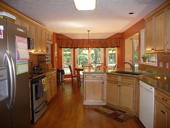 4th image of 167 Highland Ave