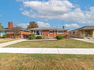 17909 Winsome Rd, Fraser, MI 48026