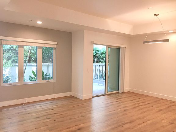 5th image of 239 S Marengo Ave #107